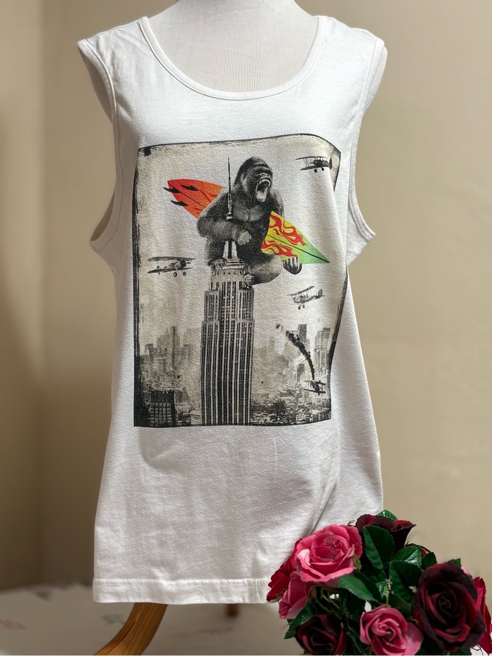 Joe Boxer White Graphic King Kong Tank with Multicolor Surf Accent